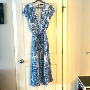 Beautiful blue dress perfect for spring